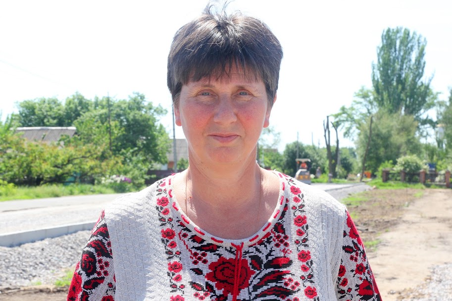 Людмила Харитонова: «Дуже багато жителів займаються спортом. У громаді є ДЮСШ. Тому такий стадіон нам конче потрібний. Радіємо будівництву»