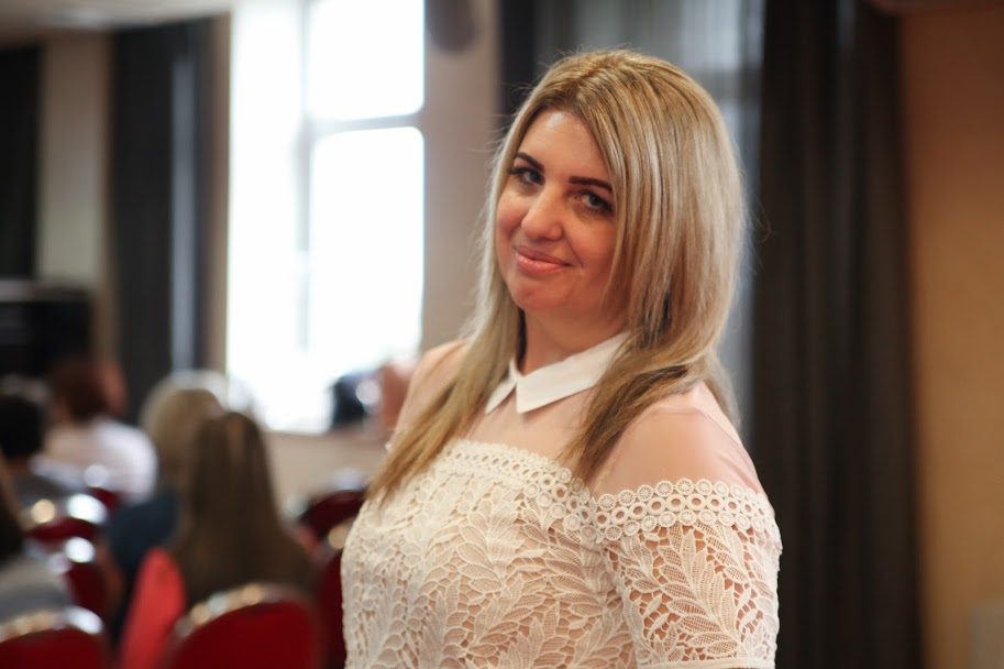 Олена Лічманенко: «На Дніпропетровщині діє комплексна програма розвитку й підтримки сфери надання адмінпослуг. Прагнемо, аби вона була насичена креативними заходами - корисними та актуальними для працівників. Один з пріоритетних напрямків – робота з людьми із інвалідністю»