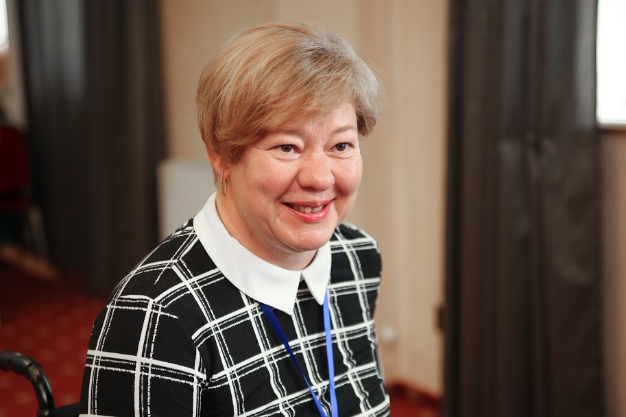 Олена Шингарьова: «Ми надаємо базові знання – як краще говорити, як саме обслуговувати людей з інвалідністю. Все опрацьовуємо як теоретично, так і практично»