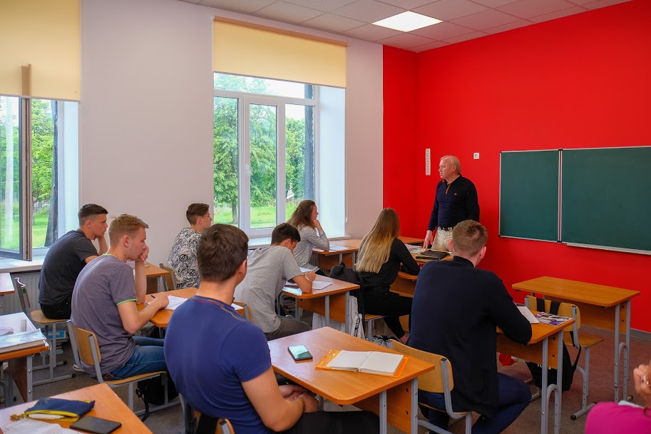 На час реконструкції деякі класи перевели до оновленої будівлі