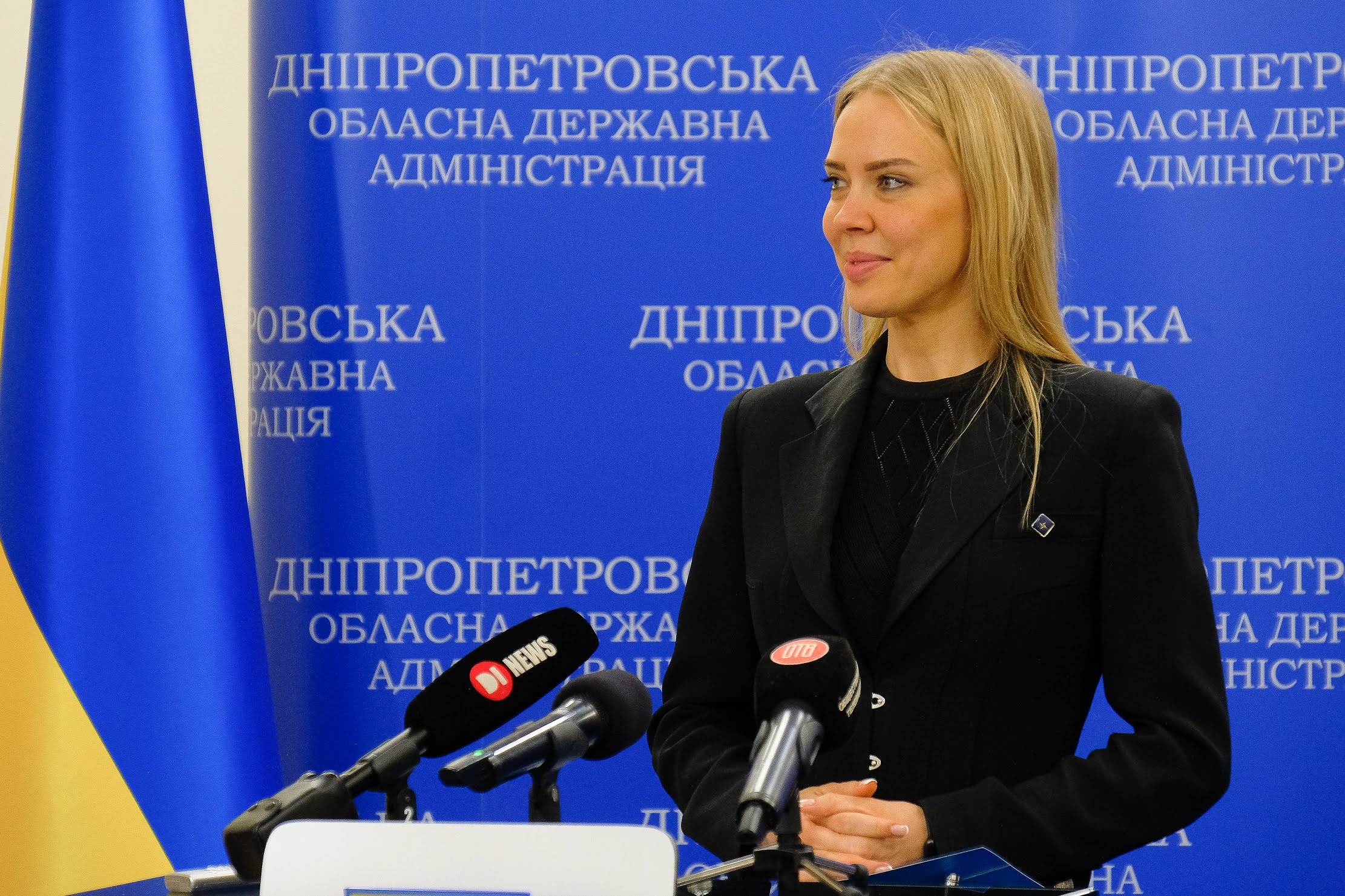 «У 2016-му Дніпропетровська ОДА започаткувала гарну традицію – проводити в адмінбудівлі творчі зустрічі. За цей час до нас завітало чимало знаменитостей. Проводять виставки фотографи, збирають прихильників артисти, презентують книги популярні блогери, журналісти й письменники», – розказала Ірина Грицай.
