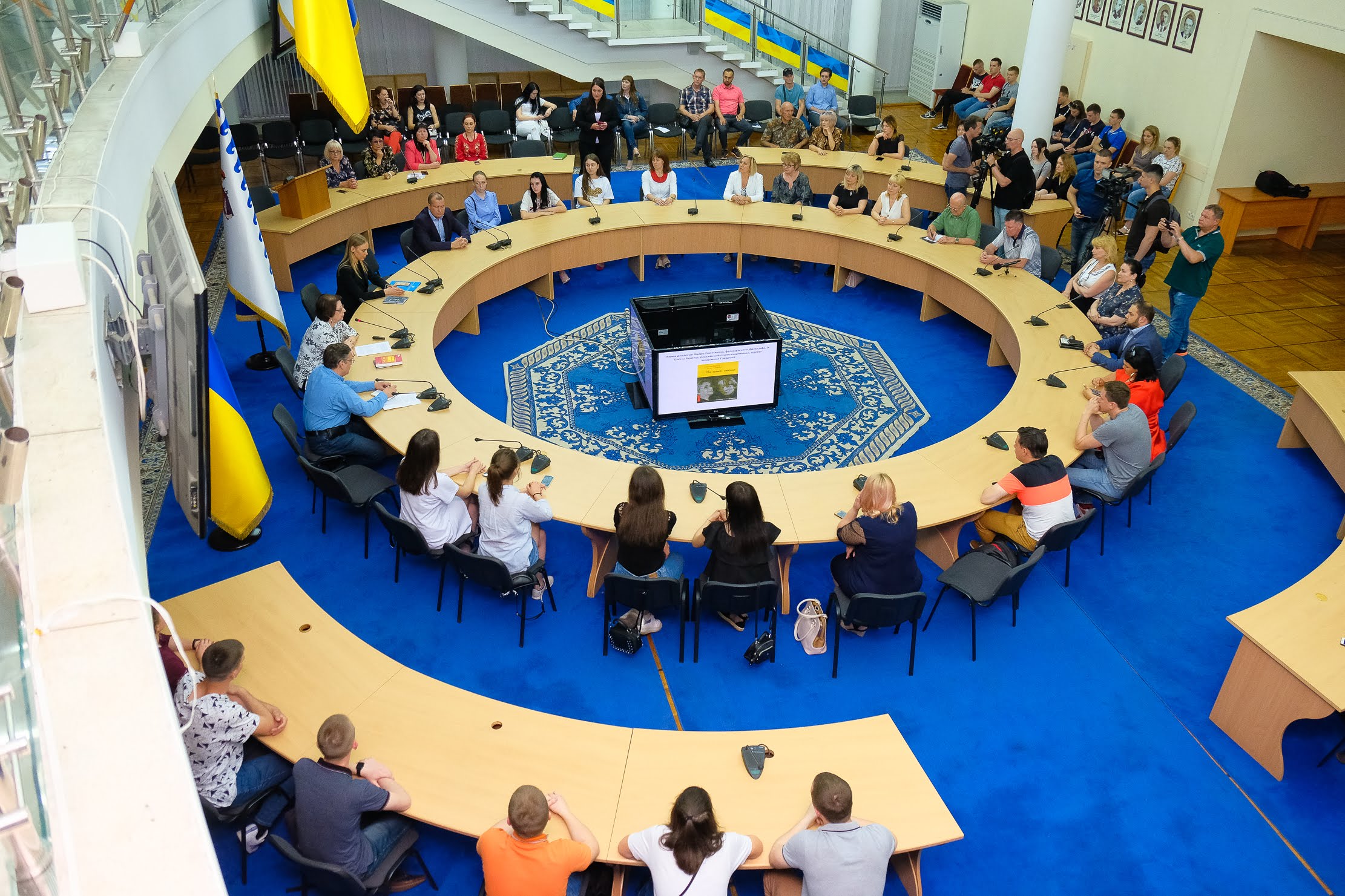 Однак незабаром з’явиться повний україномовний варіант книги.