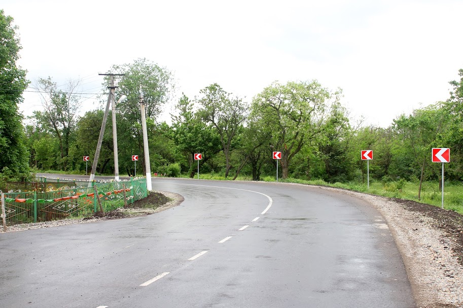 Дніпропетровська ОДА приводить до ладу дороги між населеними пунктами