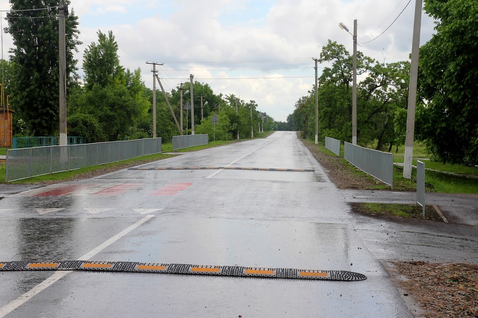 Облаштували і «лежачих поліцейських»