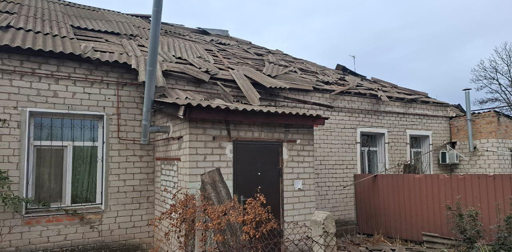 У приватному будинку зруйнований дах та вибиті вікна